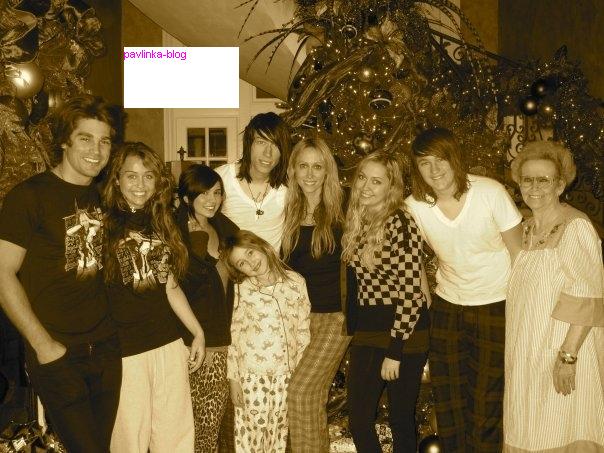miley-cyrus-christmas.jpg